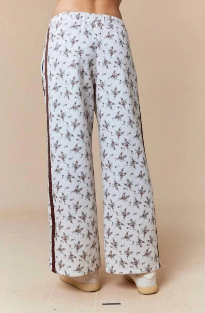 Peach Love Floral Printed Fleece Sweatpants In Mocha/ecru 2