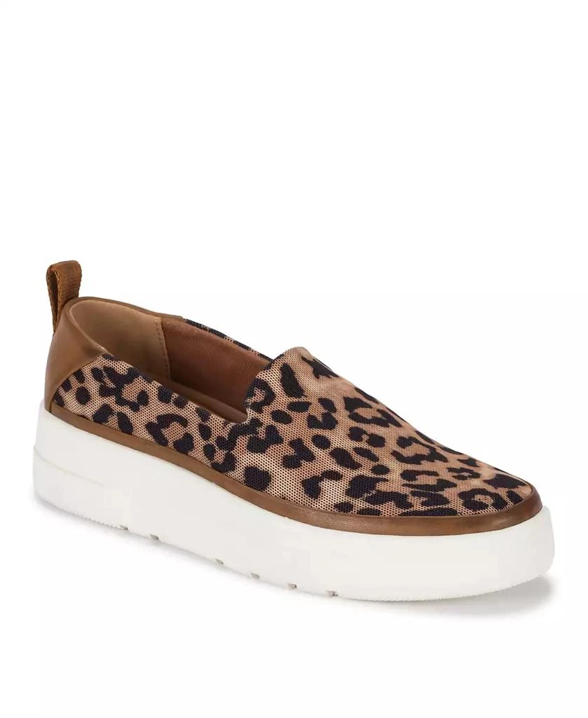 Baretraps Women's Nevin Slip-on Sneaker 7
