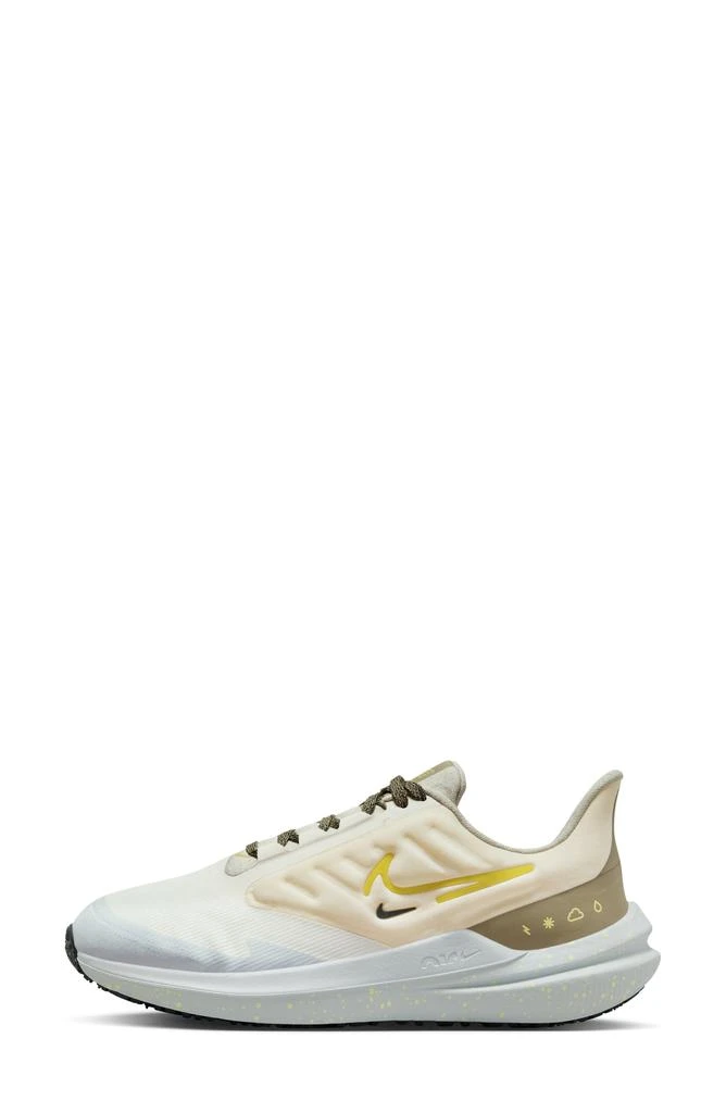 NIKE Air Winflo 9 Shield Running Shoe 6
