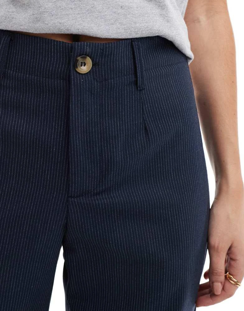 Bershka Bershka wide leg tailored trousers in navy pinstripe 5