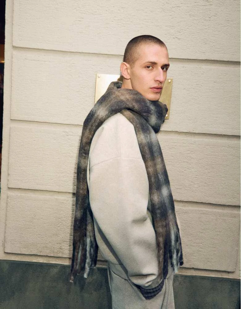 Bershka Bershka Collection check scarf in brown 1