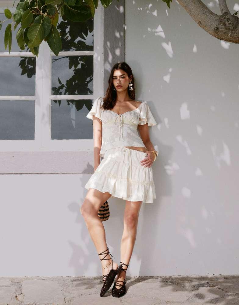 Kiss The Sky Kiss The Sky jacquard tiered mini skirt in cream