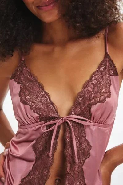 Kimchi Blue Kimchi Blue Erica Lace Trim Satin Flyaway Cami 2