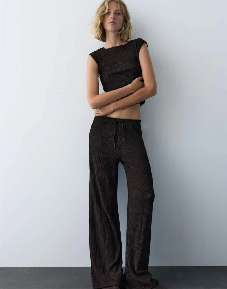 Pull&Bear Pull&Bear Wide-leg crepe trousers in brown 4