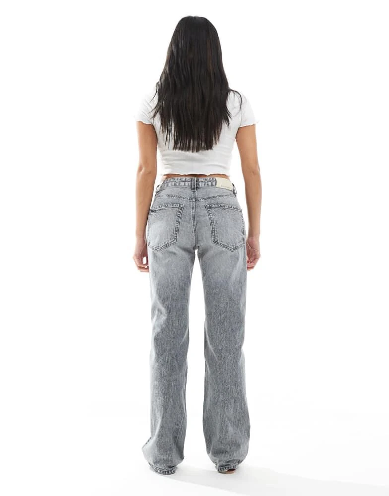 Stradivarius Stradivarius Petite D98 straight leg jeans in dark grey wash 2
