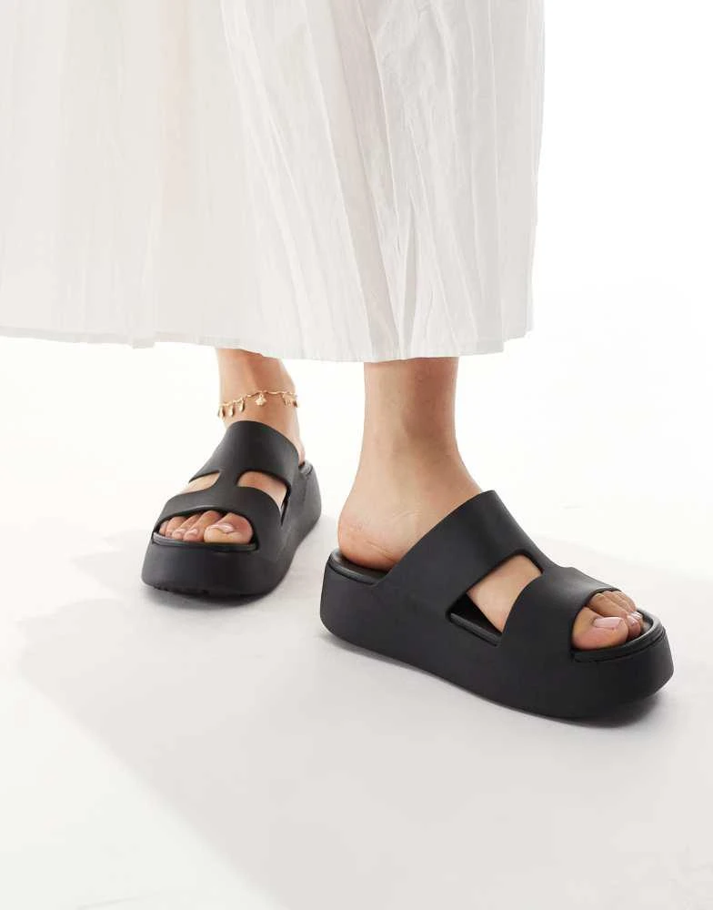 Crocs Crocs Getaway Platform H-strap sandals in black 1