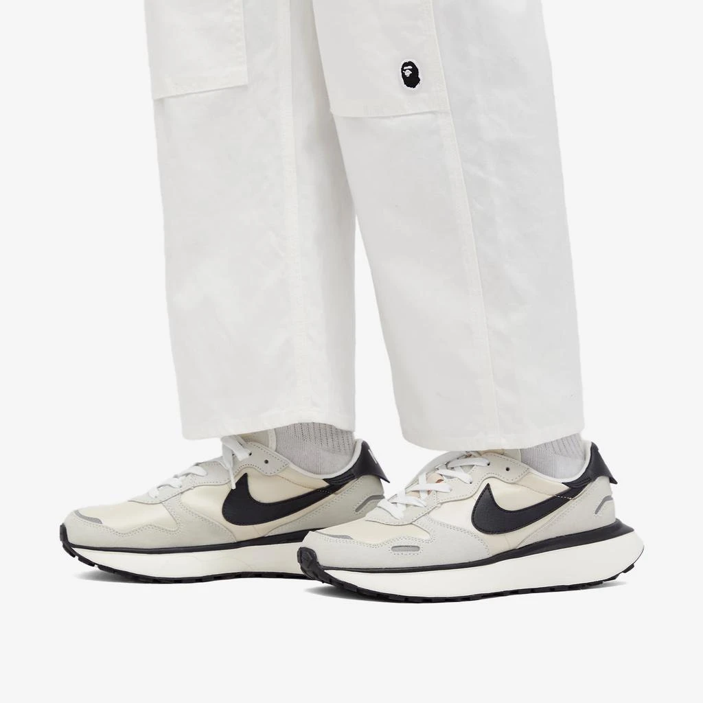 NIKE Nike W Phoenix Waffle Sneaker 6