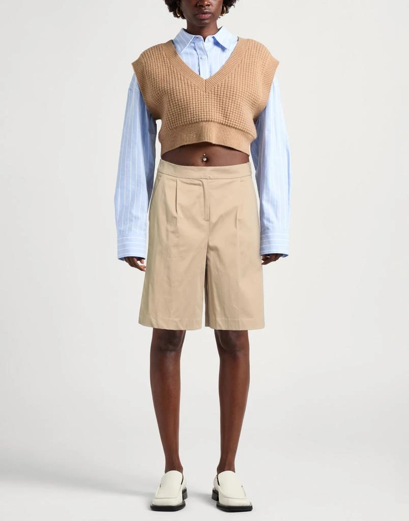 BEATRICE B Shorts & Bermuda 2