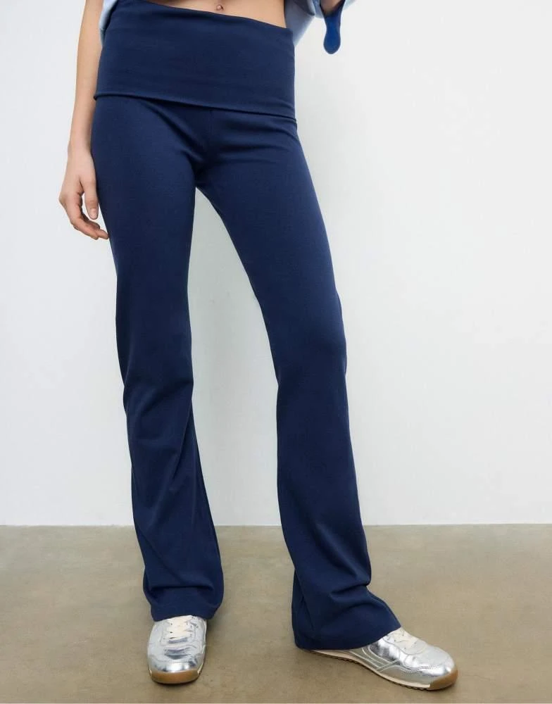 Stradivarius Stradivarius Flared leggings in dark blue 3