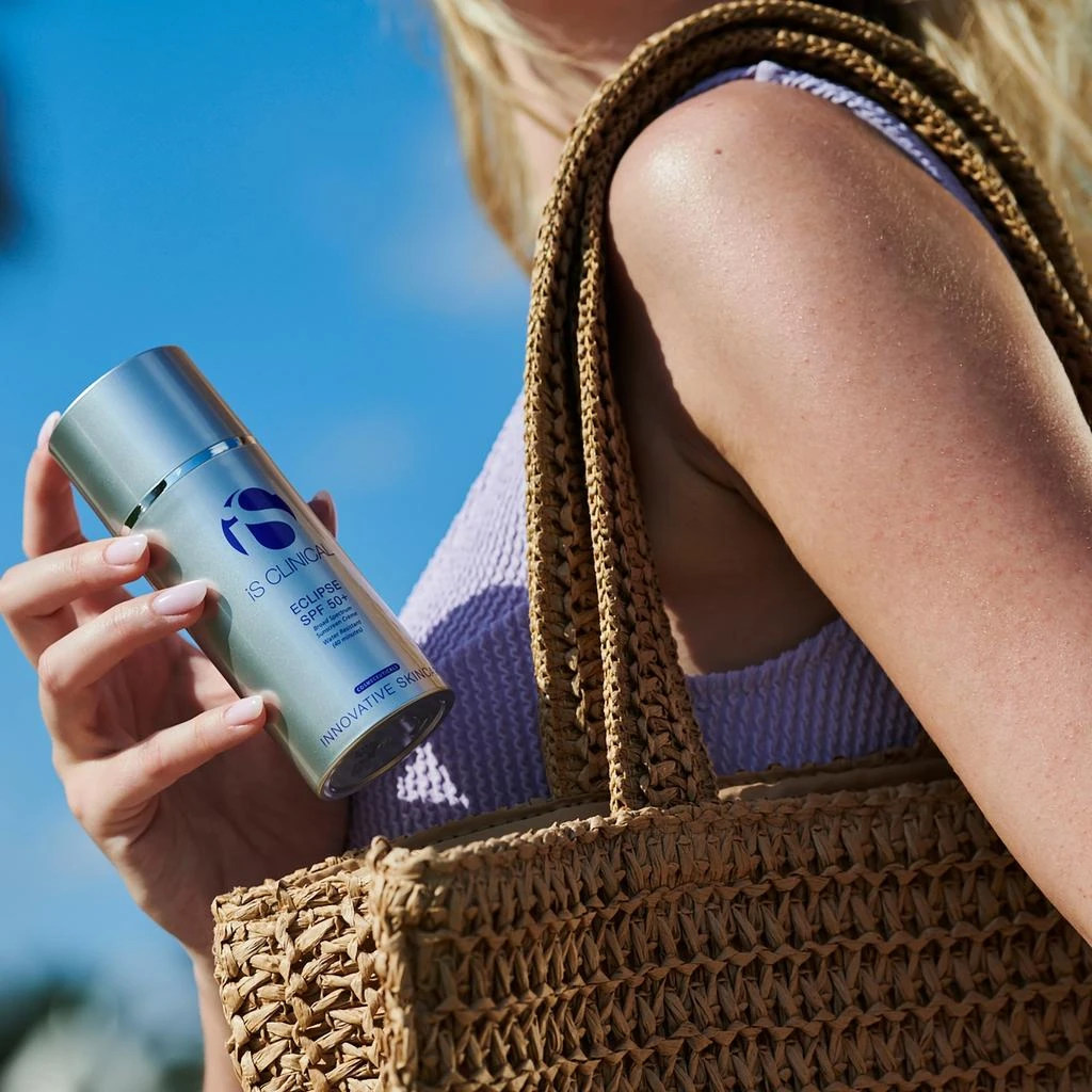 iS CLINICAL iS Clinical Eclipse SPF 50+ PerfecTint 4