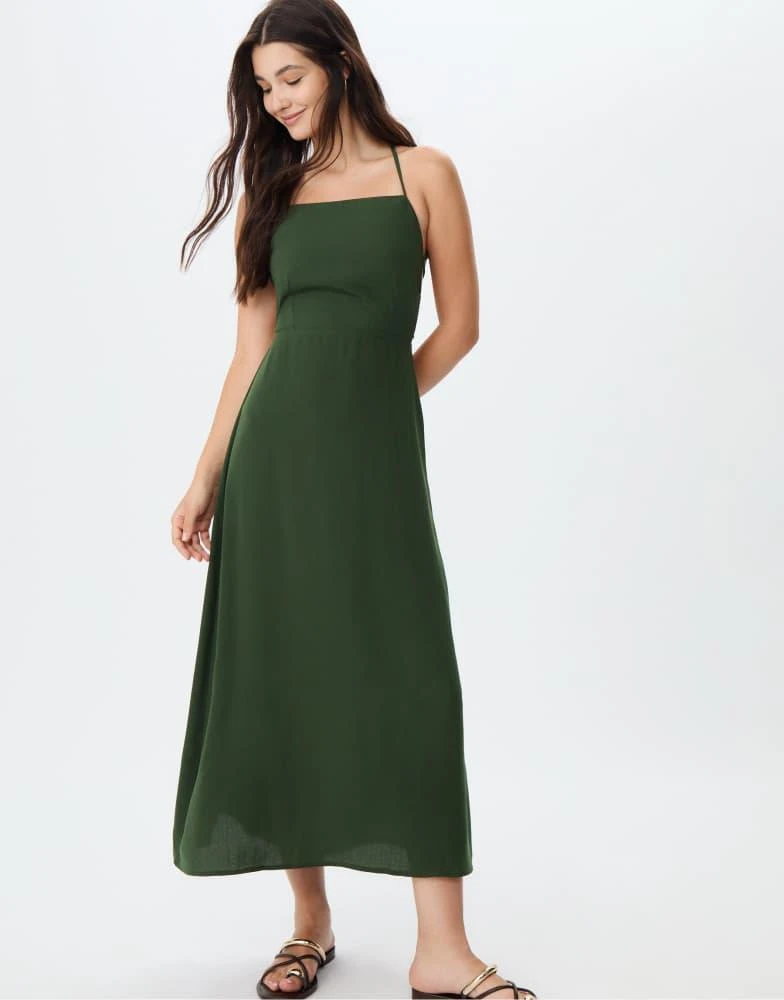 Shop Stradivarius Loose-fitting maxi dress with open back in green on Sale  at BeyondStyle  Get 44% Off Stradivarius Loose-fitting maxi dress with  open back in green with Limited-Time Flash Deals, Exclusive