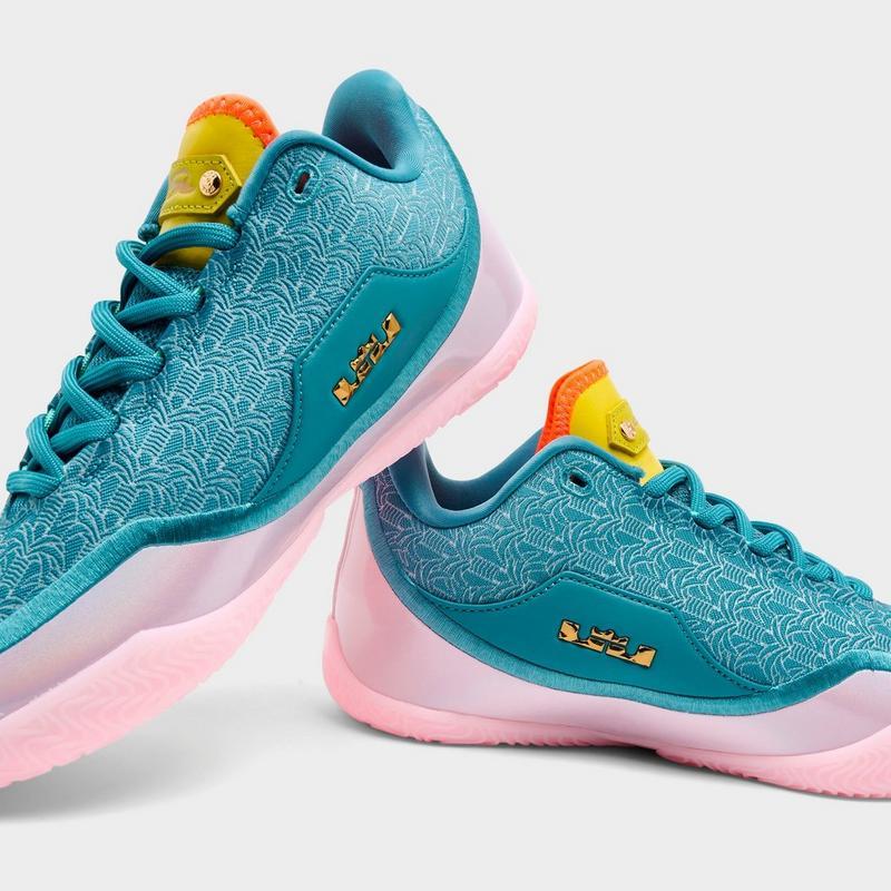 lebron daughter shoe