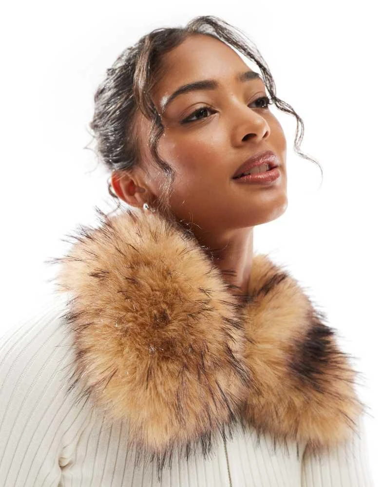 Bershka Bershka faux fur collar zip up knitted top in ecru 3