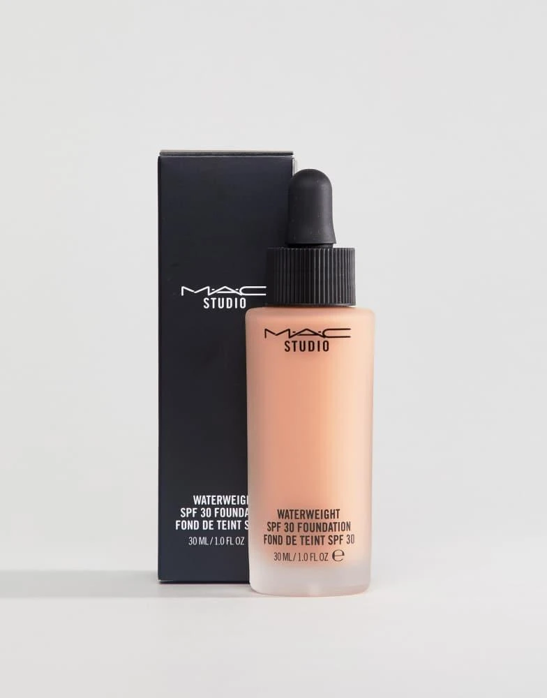 MAC MAC Studio Waterweight SPF 30/PA++ Foundation 22
