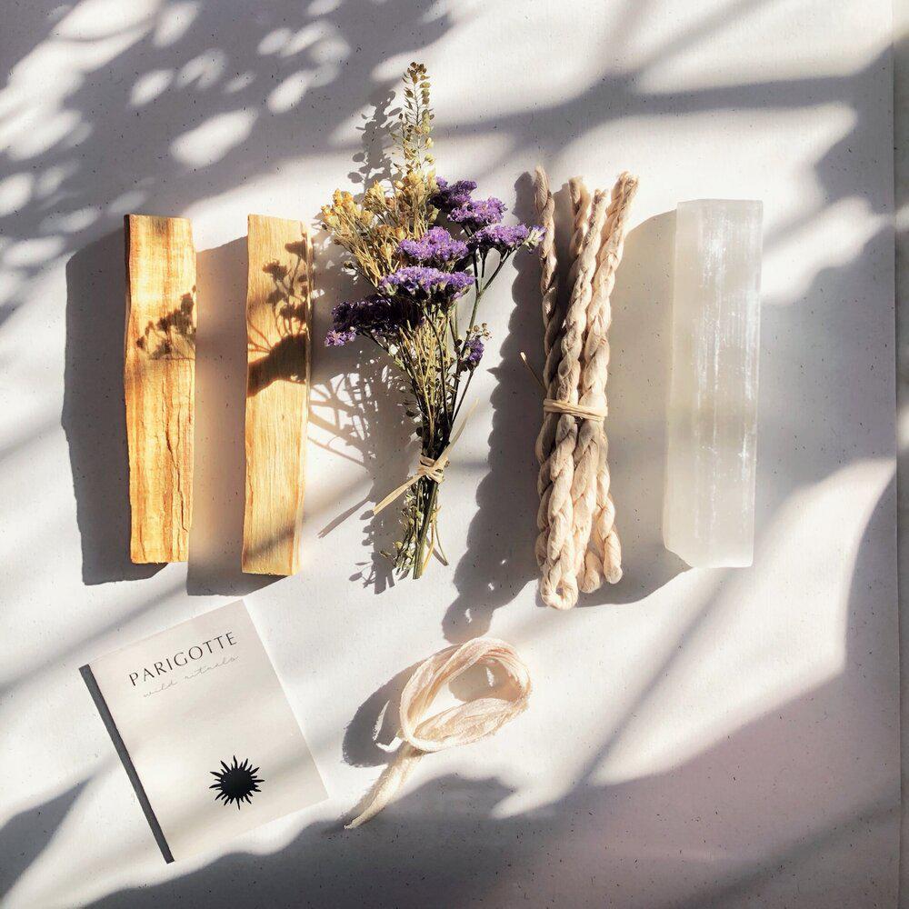 Orelia London Palo Santo, Selenite, Incense & Dried Flower Bundle