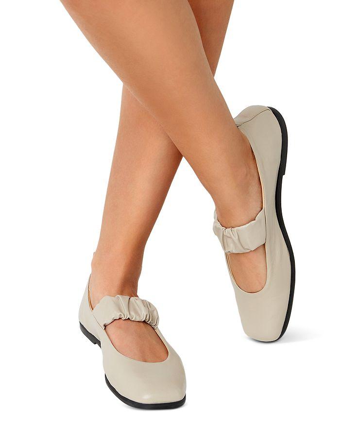 La Canadienne Women's Grey Mary Jane Flats