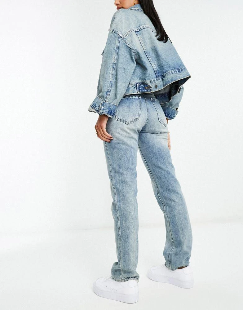 Stradivarius Stradivarius STR straight leg jean in light vintage wash 2
