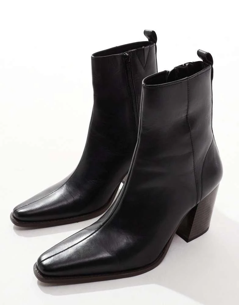 ASOS ASOS DESIGN heeled chelsea boot in black leather with natural sole 2