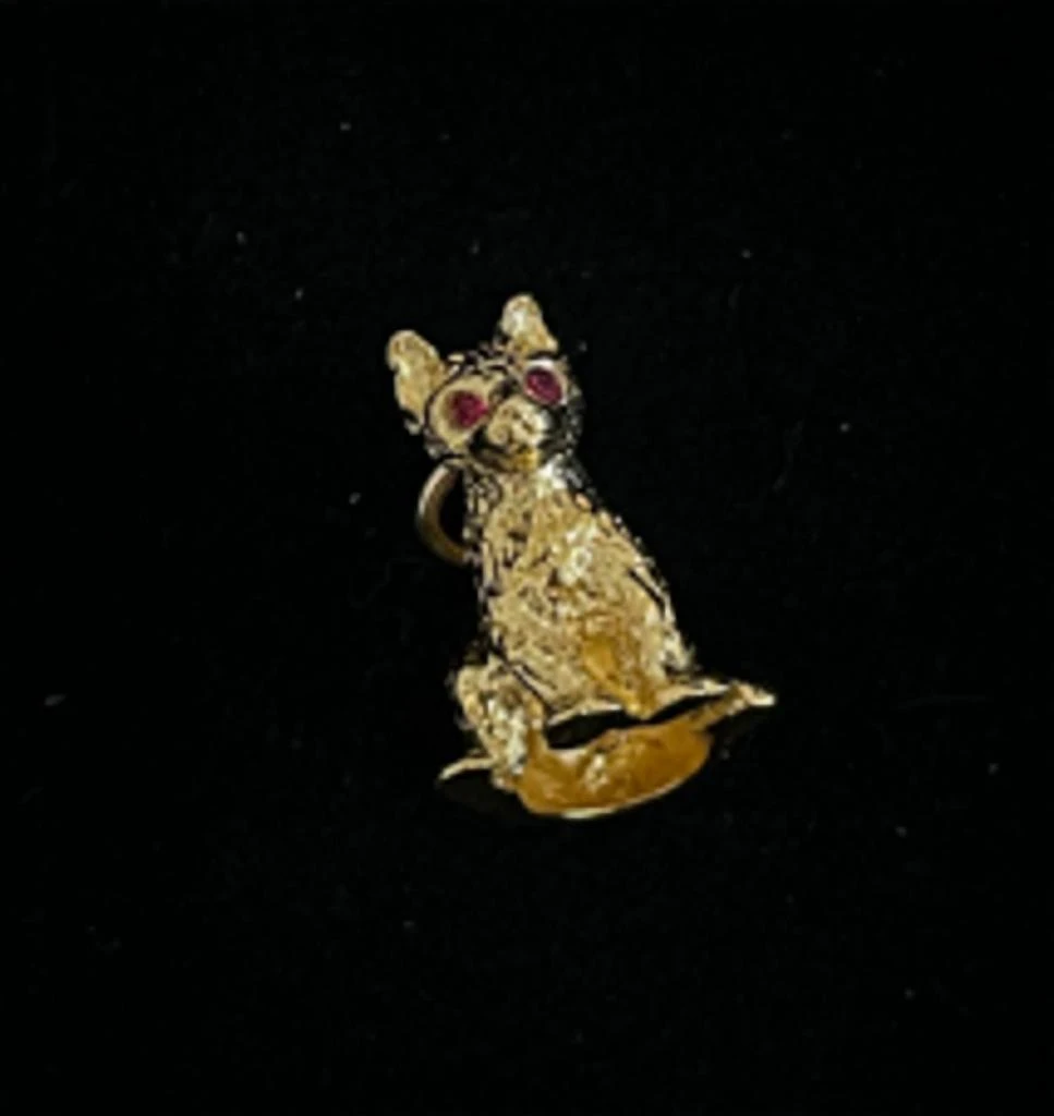 Azi Rasson Azi Rasson - Women
s Vintage Ruby Eyed Cat Medium Charm