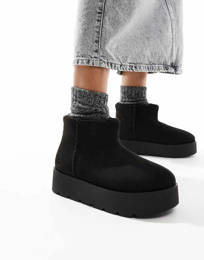 Pull&Bear Pull&Bear cosy platform ankle boot in black 1
