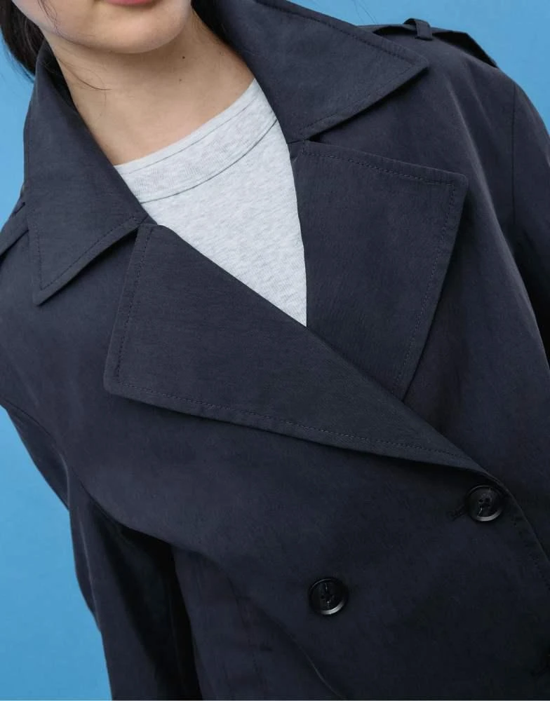 Stradivarius Stradivarius Short double-breasted trench coat in navy blue 2