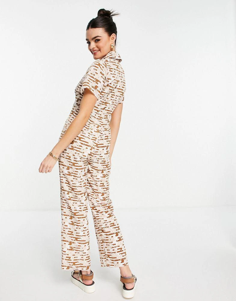 Fashion Union Fashion Union button through jumpsuit with waist detail in retro floral 2
