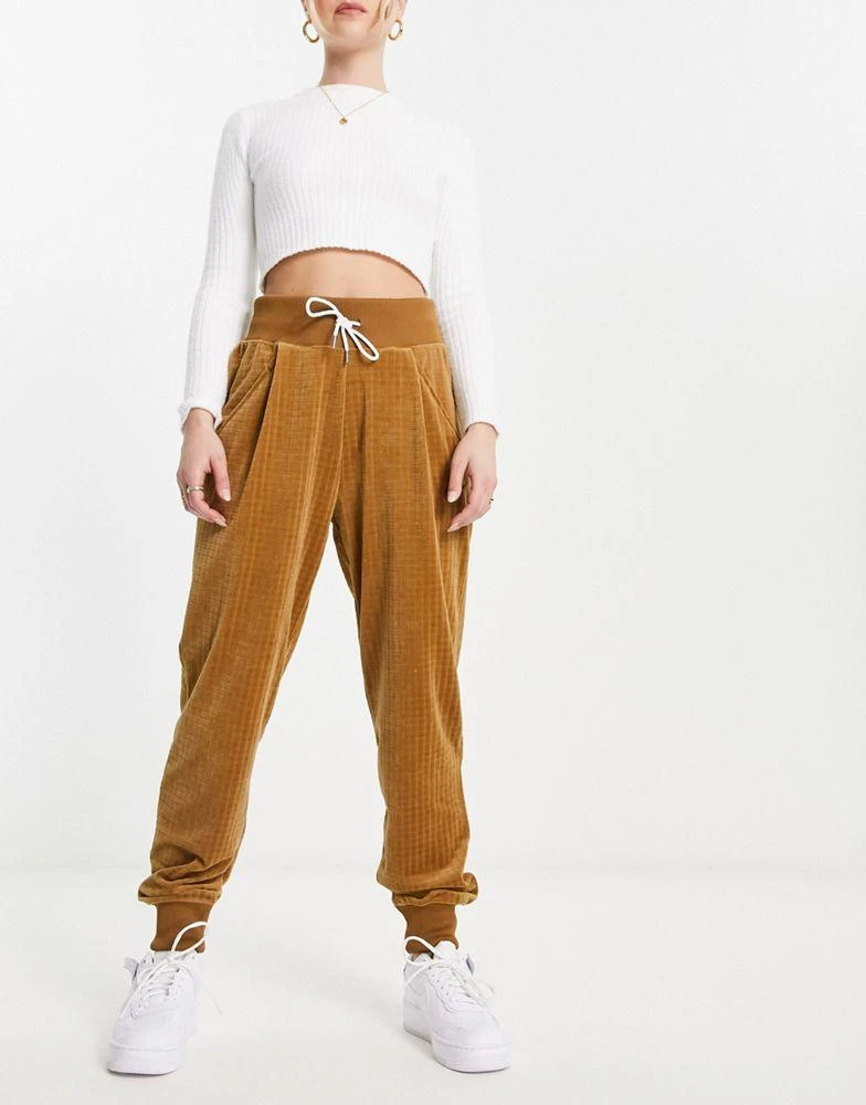 NIKE Nike Velour joggers in ale brown 2
