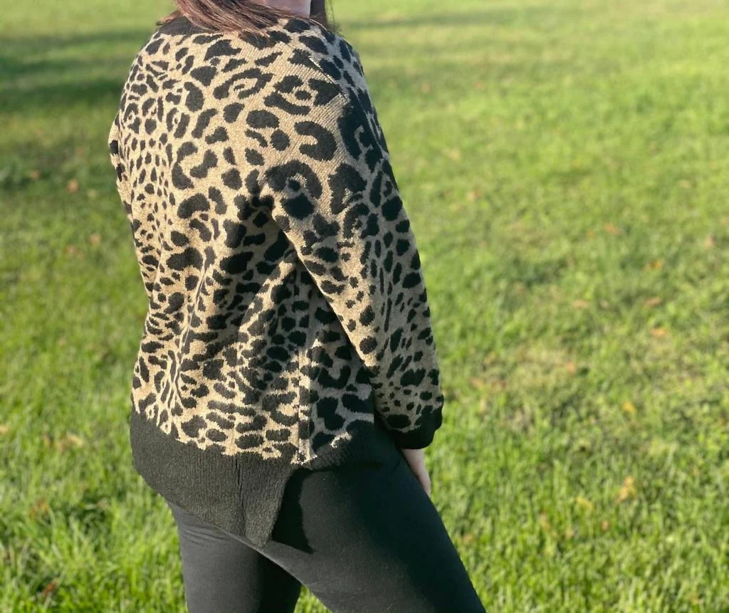 POL Leopard Print V Neck Sweater In Black 2