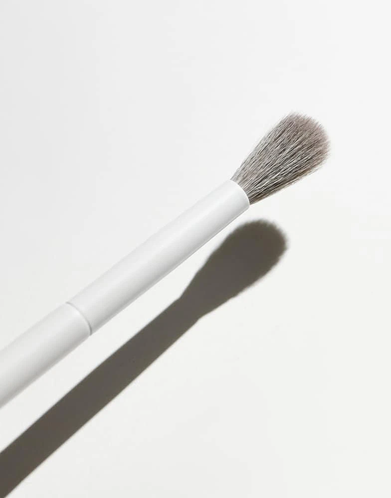 MORPHE Morphe M333 Large Rounded Blender Eyeshadow Brush 3
