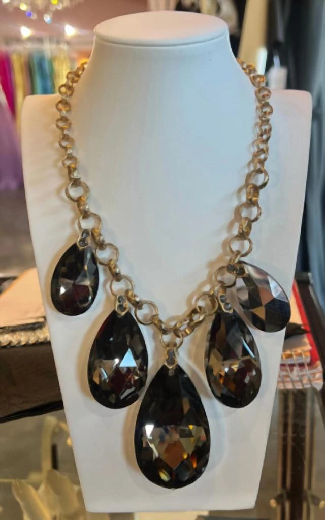 Sonya
s Sonya
S - Jewel Drop Necklace