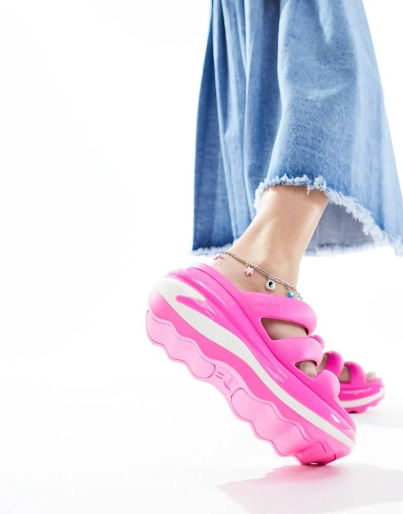 Crocs Crocs Mega crush 3 strap sandals in pink crush 3