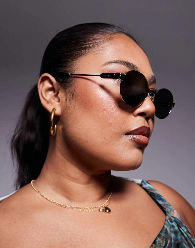 Quay Quay anyways slim round metal sunglasses in gold with black lens 2