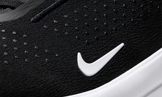 NIKE Air Zoom Upturn SC Sneaker 7