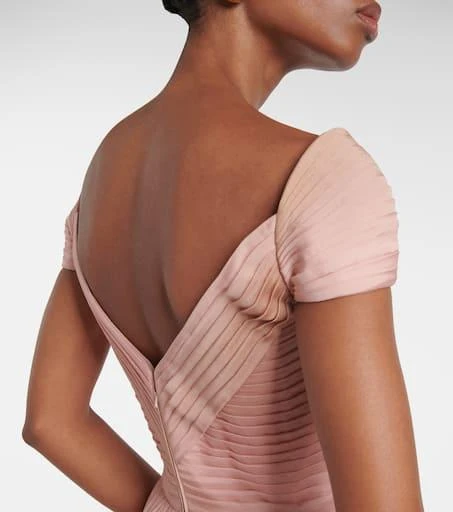 Shop Gathered silk chiffon gown on Sale at BeyondStyle  Get 40% Off  Gathered silk chiffon gown with Limited-Time Flash Deals, Exclusive  Discounts, and Special Offers. Enjoy Unbeatable Savings on Gathered silk