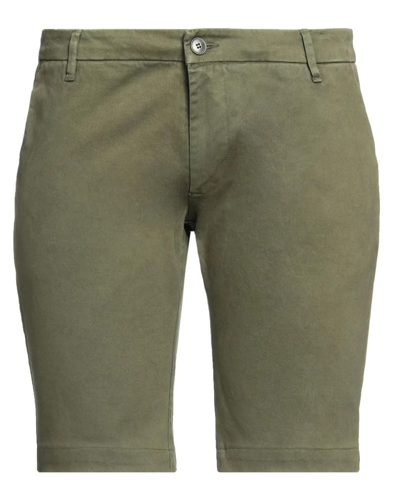 ONE SEVEN TWO Shorts & Bermuda 1
