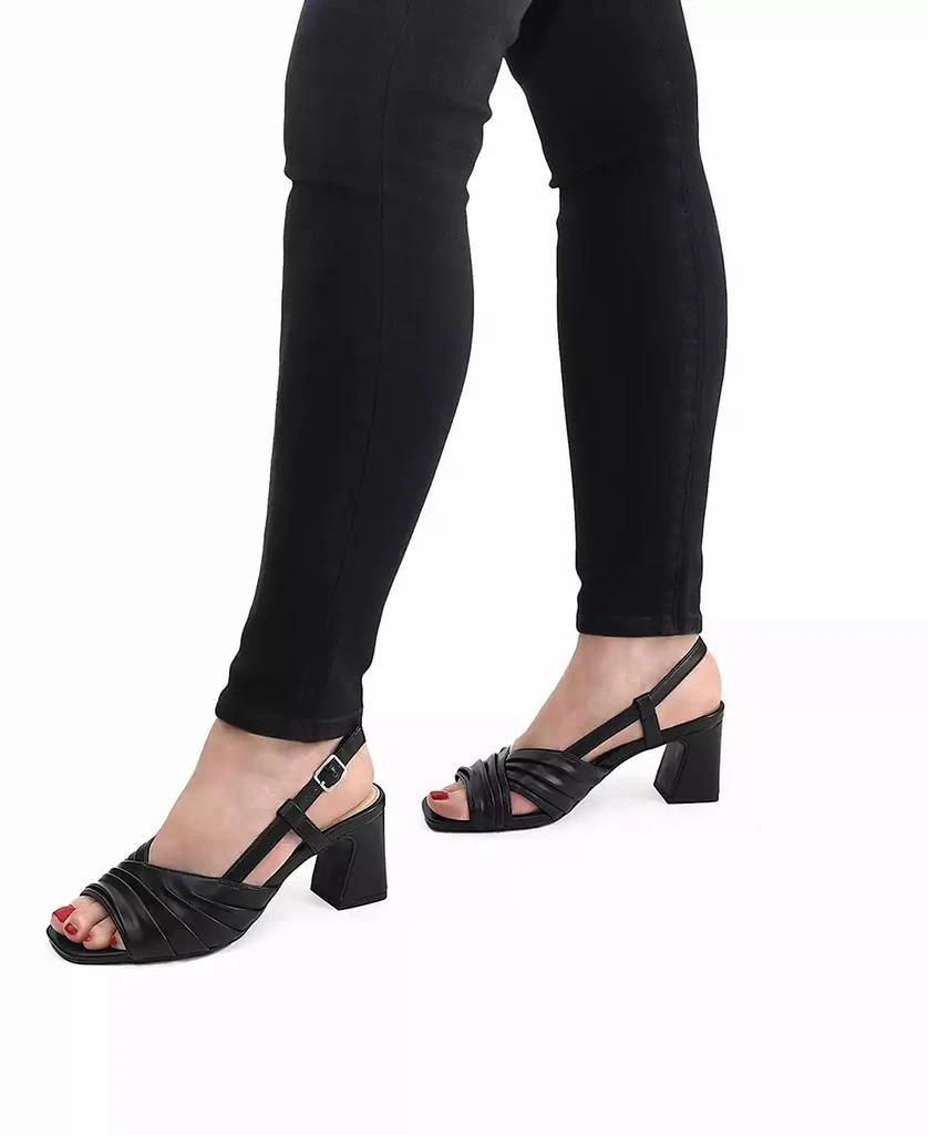 Easy Street Women's Lucie Square Toe Sandals 6