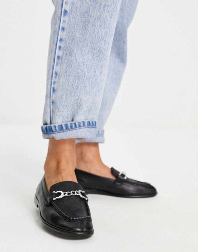 Topshop Topshop Wide fit Lola leather loafer with chain detail in black 4