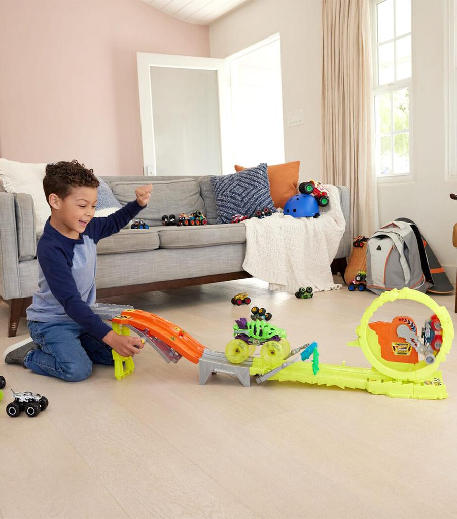 Hot Wheels Monster Trucks Power Smashers Charge & Chase Challenge Track Set (116cm)