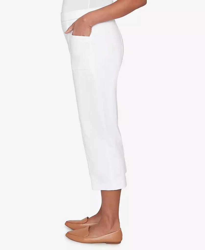 Alfred Dunner Women
s  The Royal Treatment Relaxed Flat Front Patch Pocket Capri 3