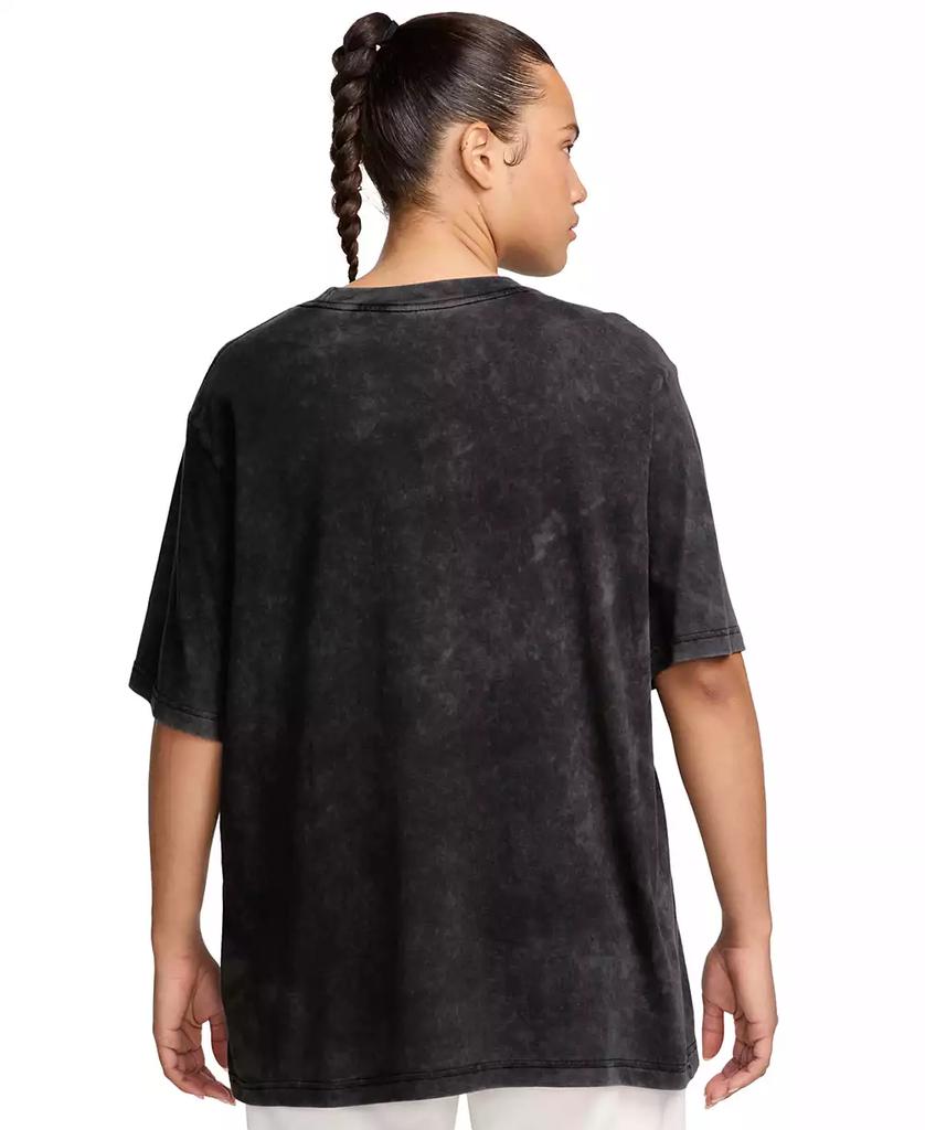 NIKE Women's Basketball Graphic T-Shirt