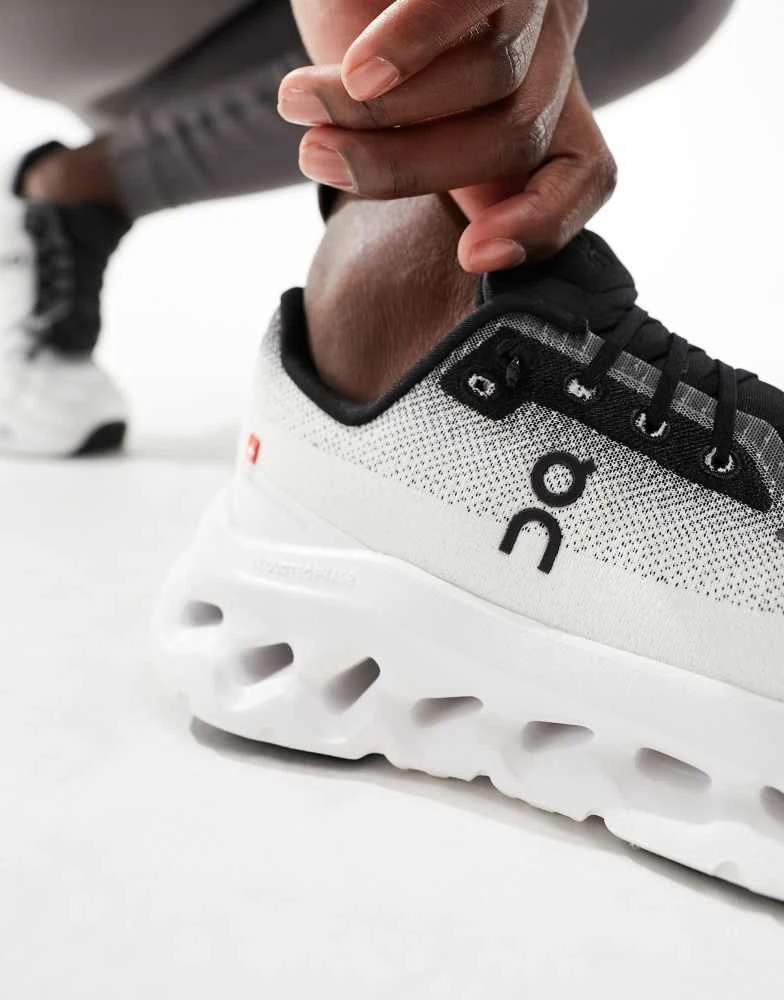 On ON Cloudtilt all day trainers in white and black 3