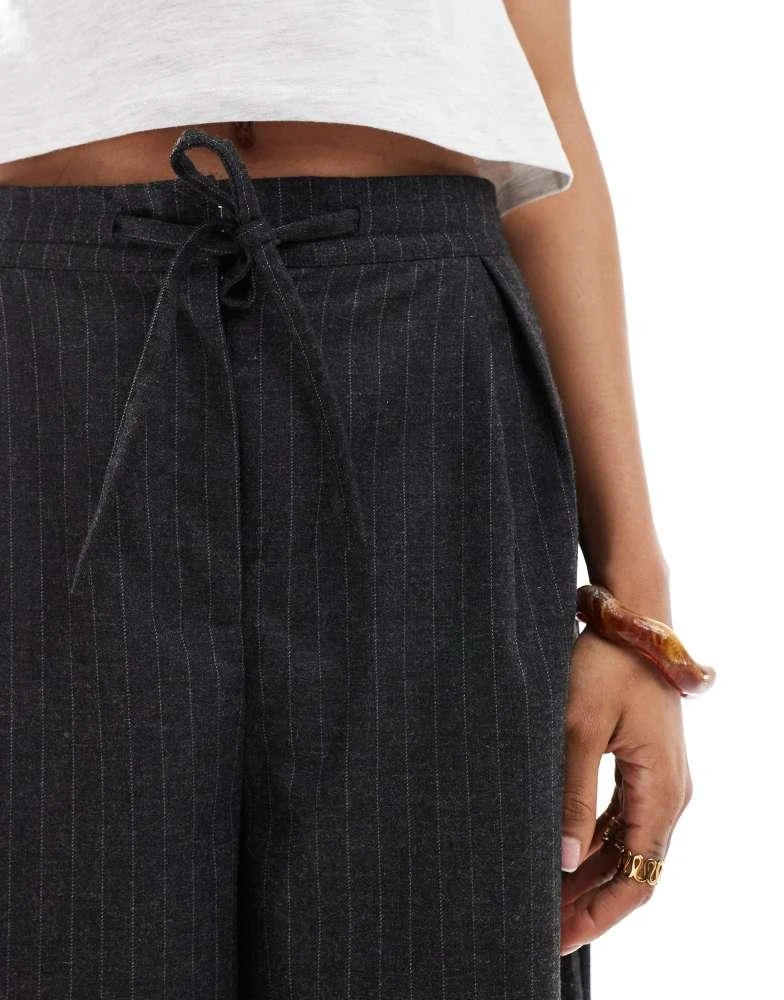 ASOS ASOS DESIGN Tall tailored tie waist wide leg trousers with pleat detail in brushed charcoal stripe 3