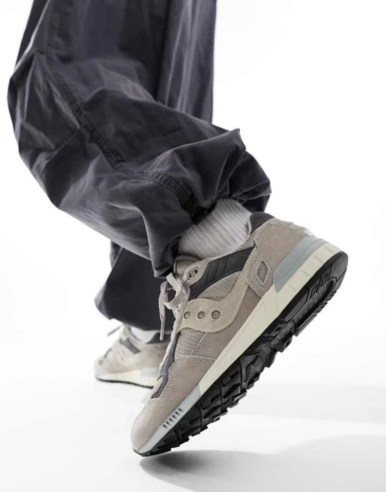 Saucony Saucony Shadow 5000 runner trainers in grey 5