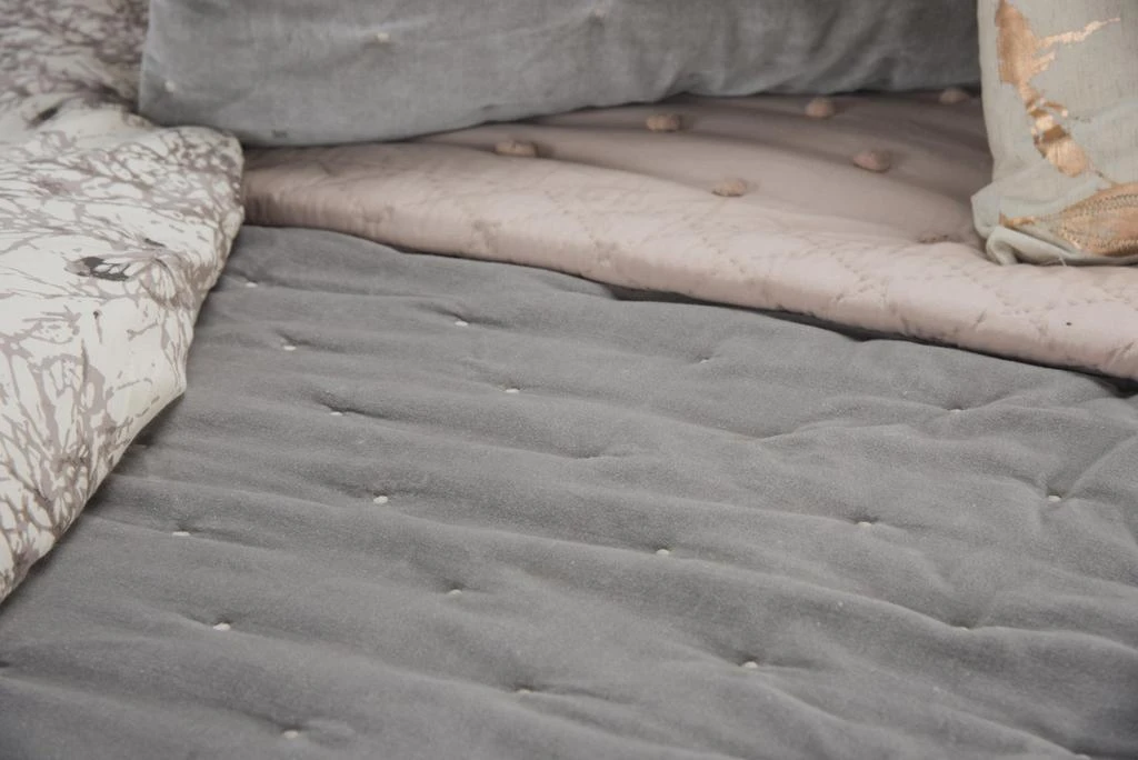 Hivvago Gray Polka Dots King Quilt 3