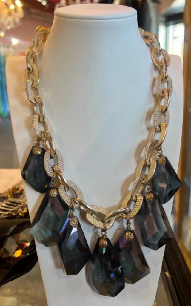 Sonya
s Sonya
S - Jewel Drop Necklace