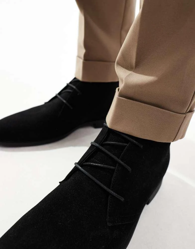 ASOS ASOS DESIGN lace up chukka boots in black 2