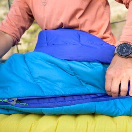 Therm-a-Rest Space Cowboy Sleeping Bag: 45F Synthetic 5