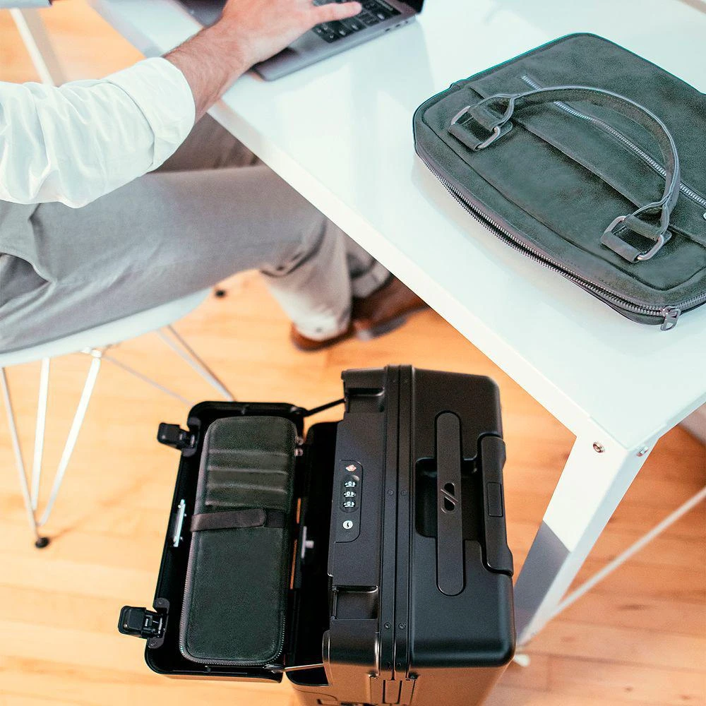 Barmes Wheeled Carryon Suitcase, Gym Bag and Packing Cubes 5