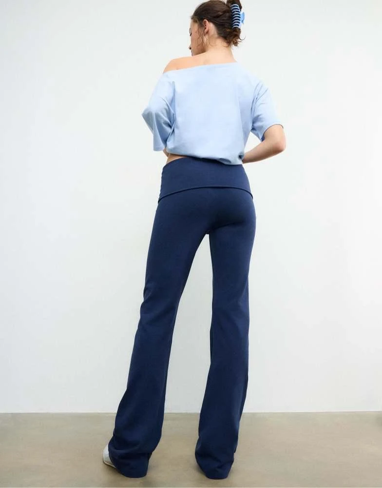 Stradivarius Stradivarius Flared leggings in dark blue 4