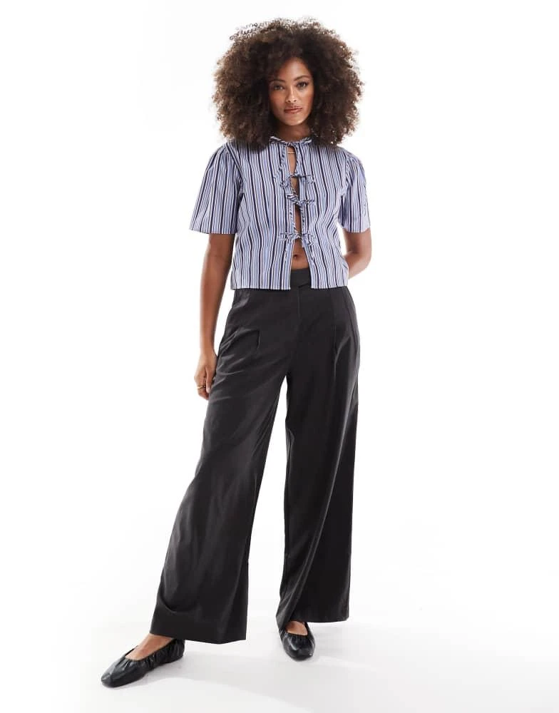 ASOS ASOS DESIGN poplin tie front blouse in blue stripe 4
